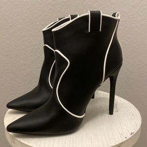 VENUS Black and White Heeled Booties size 7.5 NWOB